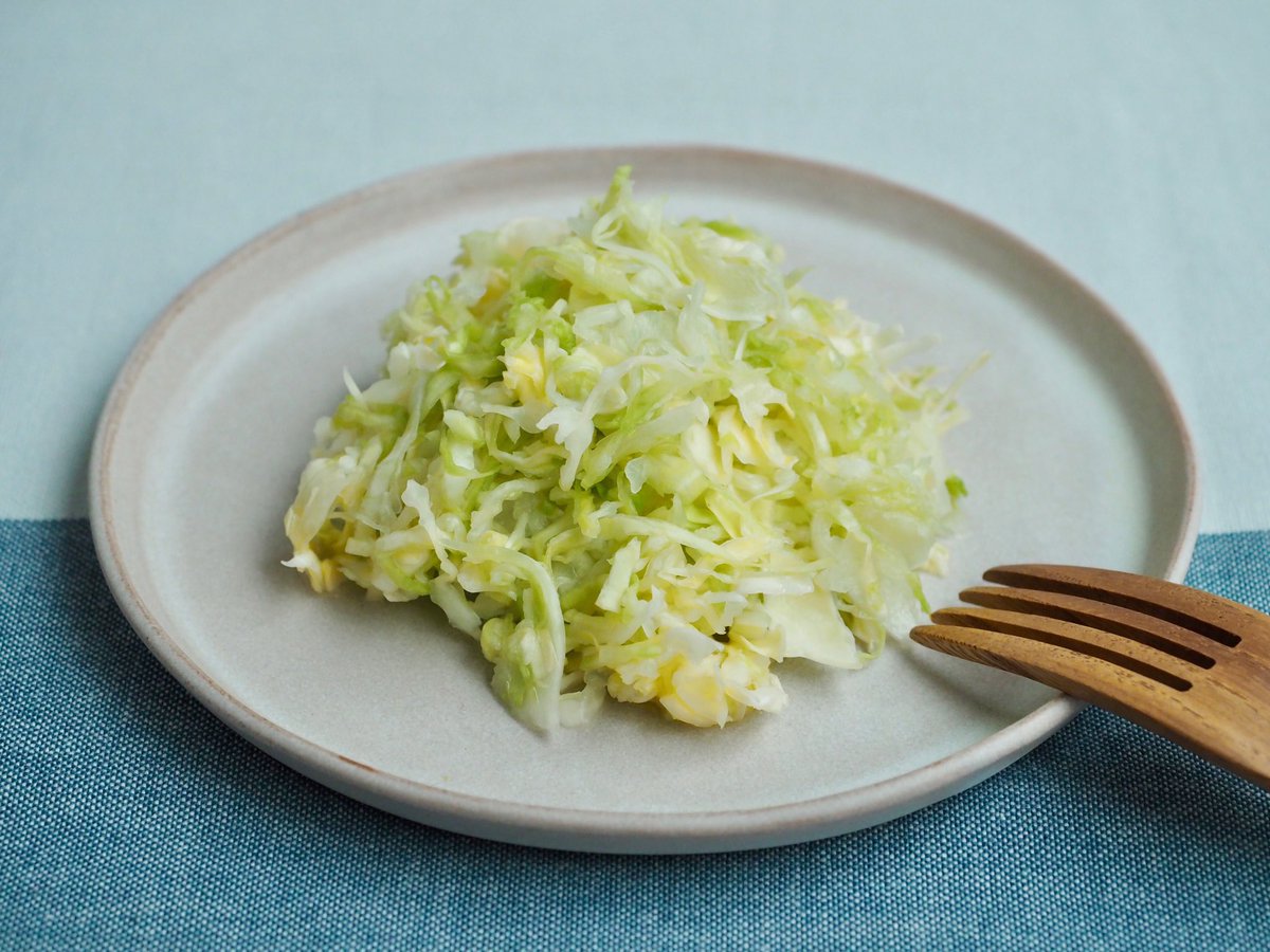 お酢好き集まれー 酢キャベツ 食べ過ぎで体が重いなと感じた時には 酢キャベツ をよく作りま酢 キャベツ を千切りにし 塩でもみ お酢を加えて冷蔵庫で1 2時間程おくだけで簡単に作れま酢 後味サッパリ 体スッキリの頼れる常備菜で酢 お酢