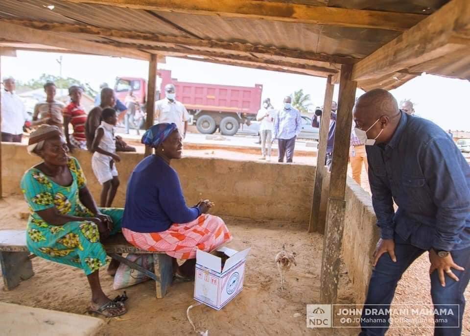jagyenim's tweet photo. Former President John Mahama @JDMahama visiting homes in Koluedor and Borteiman and distributing food items to helps them cope with the pressures of the lockdown. #ButForJM #COVID19 https://t.co/bnZMP16RmA