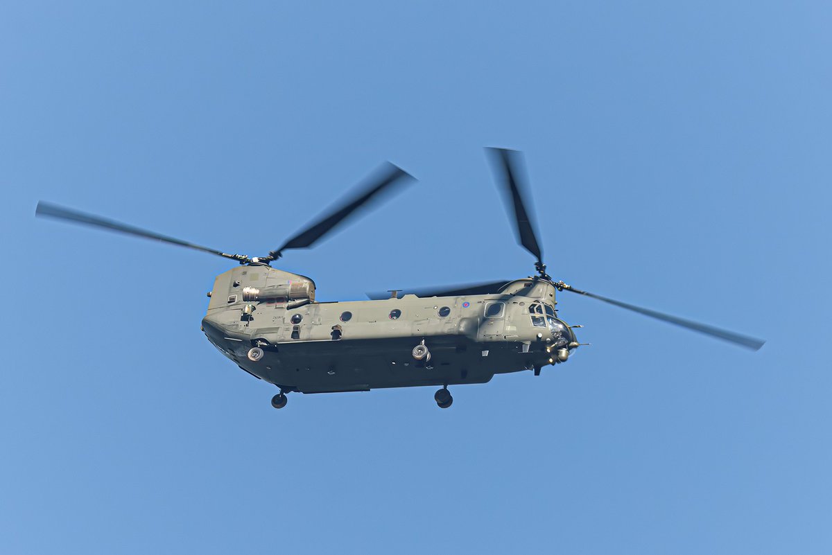 AircraftPhotoz1's tweet photo. Chinook ZK554 catching some rays

@RAF_Odiham @aircraftnutter #Chinook  #ChinookForce https://t.co/YHbg58cDhi