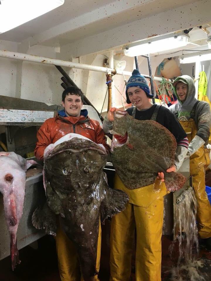 NewlynFishing's tweet photo. Now looking forward to few days Family/Shore-time after landing their hard earned harvest of #FreshCornish Fish is #SkipperSid &amp; Crew ‘KarenOfLadram’ with #CornishTurbot’ Brill’ Monkfish ect 4 #CornishExport to @Brixhamfishmkt ThursAuction @simonpw3 #EatMoreFish #StaySafeInside https://t.co/bsseQQK0kW