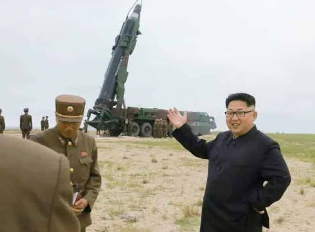 Fuzelerin dert görmesin reis

Kim Jong Un