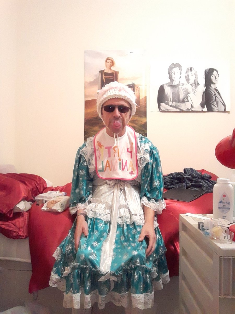 KayleighSissy's tweet photo. Hi everyone on this beautiful morning.😜 Hope you love my green dress. Love my Baby Bonnet, bib, dummy and tight nappy. Keep safe and https://t.co/ra4ZKGMD5P