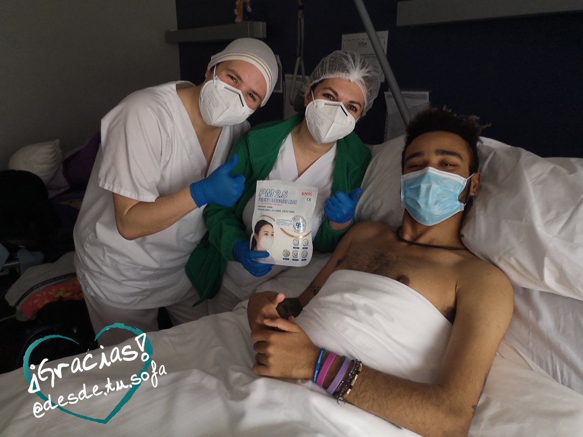 ¡Gracias, gracias y mil gracias a la iniciativa <a href="/desdetusofa/">Desde tu Sofá</a> , que nos ha proporcionado mascarillas para poder seguir ofreciendo atención de calidad en las mejores condiciones para nuestros residentes! Un gran #aplausosociosanitario para personas maravillosas como Lola y Pablo 💚