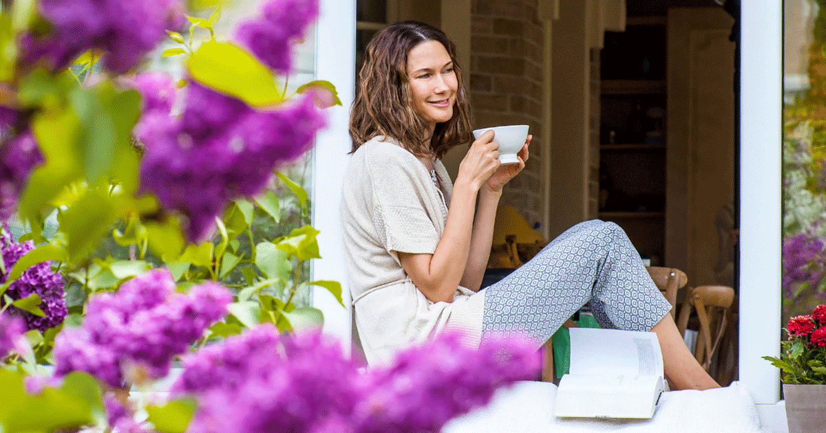 BromsgroveDC's tweet photo. Grab a brew & have a virtual catch up with a friend or colleague, take 5 minutes out of the day to enjoy a cuppa at home in the sunshine or ‘raise a mug’ to all key workers. How and who will you enjoy a cuppa with today? #NationalTeaDay #SolidaiTea #StayHomeSaveLives #KeepTalking https://t.co/sffolcAUPl