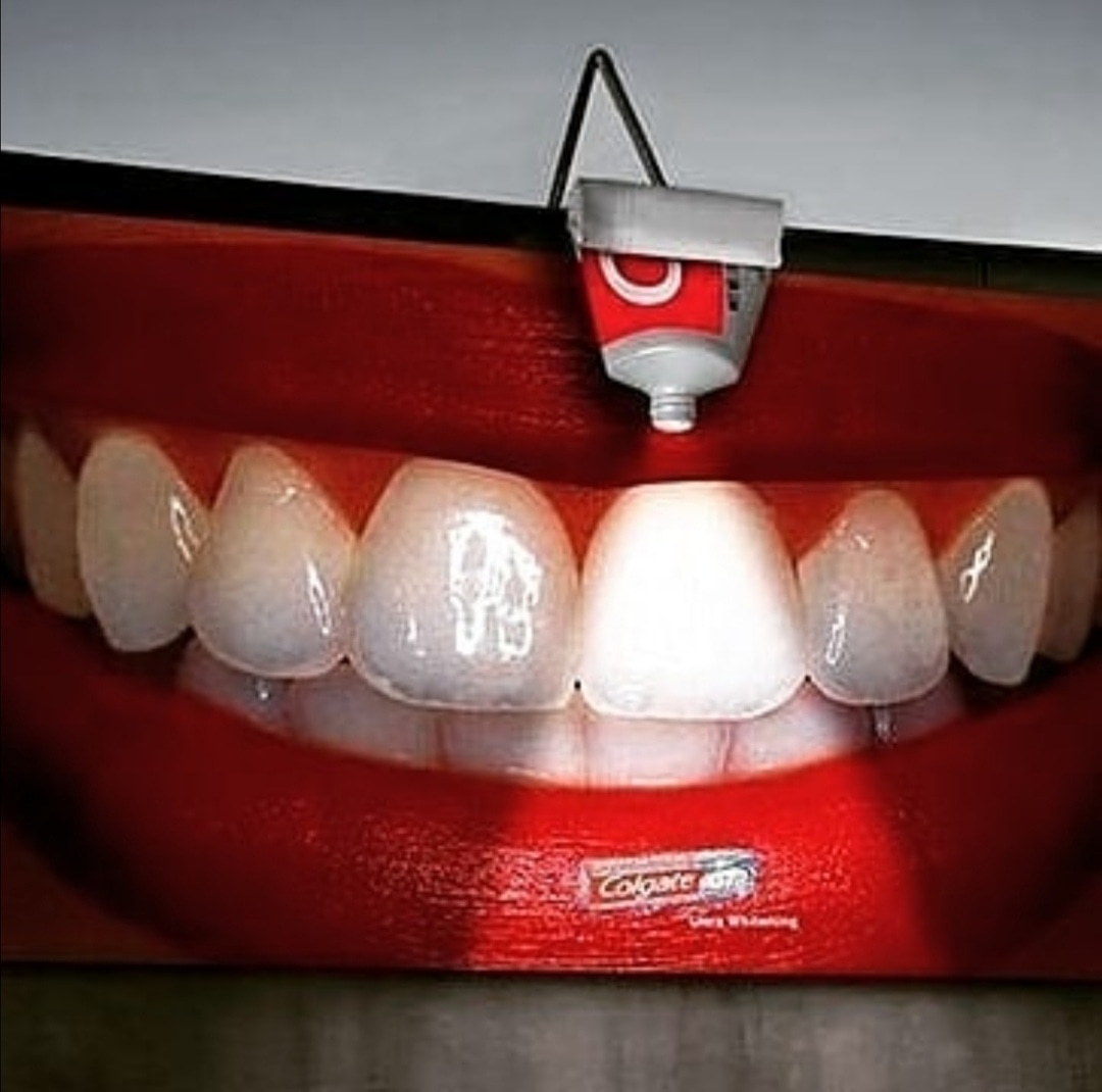Colgate diş macunlarından muhteşem bir gerilla örneği. 👌🏽
.
.
.
▶️ Just Follow ⚔️

#AdWars #ContentisKing #Adversiting #Branding #Marketing #Digital #Reklam #GerillaPazarlama #Creative #DigitalBranding #Pazarlama #İletişim #WebMedia #News #MarkaHikayeleri #infulencermarketing