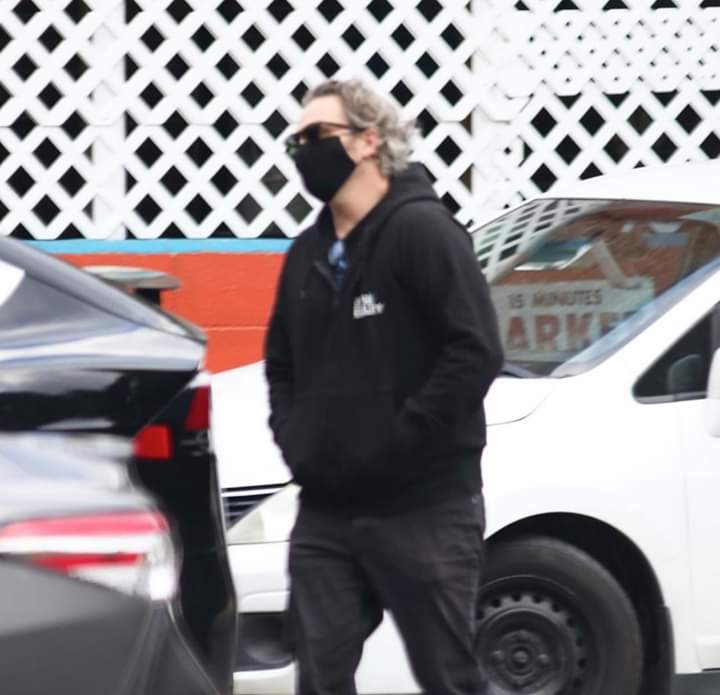 JustJoaquin74's tweet photo. pics from yesterday. Joaquin оn a walk in LA  ❤️❤️❤️#JoaquinPhoenix https://t.co/Brspx3EGnF