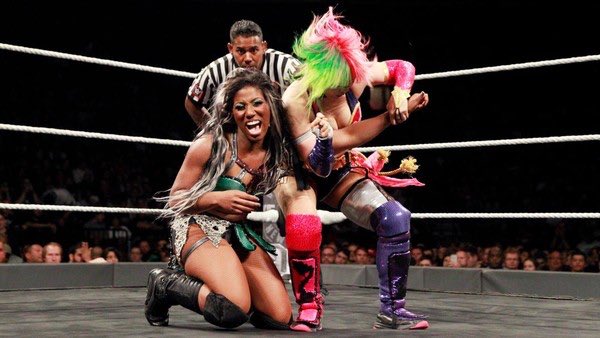 • Asuka vs. Ember Moon / NXT TakeOver Brooklyn IIILe meilleur match de la carrière d’Ember et d’Asuka. Un match concret et compétitif avec une bonne psychologie et des performances très solides. Leur alchimie est incontestable.