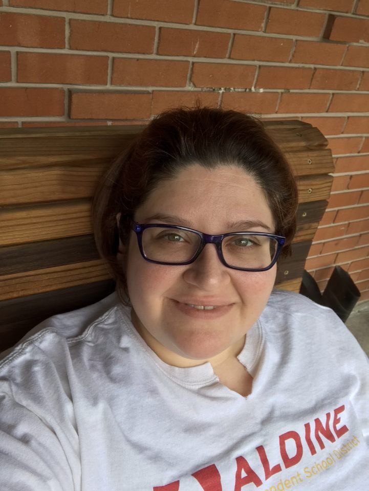 CarrollES_AISD's tweet photo. We love and appreciate our librarian, Ms. Alicia Martinez!! Enjoy your day!! #WeAreAldine #AldineCares @aldinelibraries https://t.co/lowV7Yt4b3