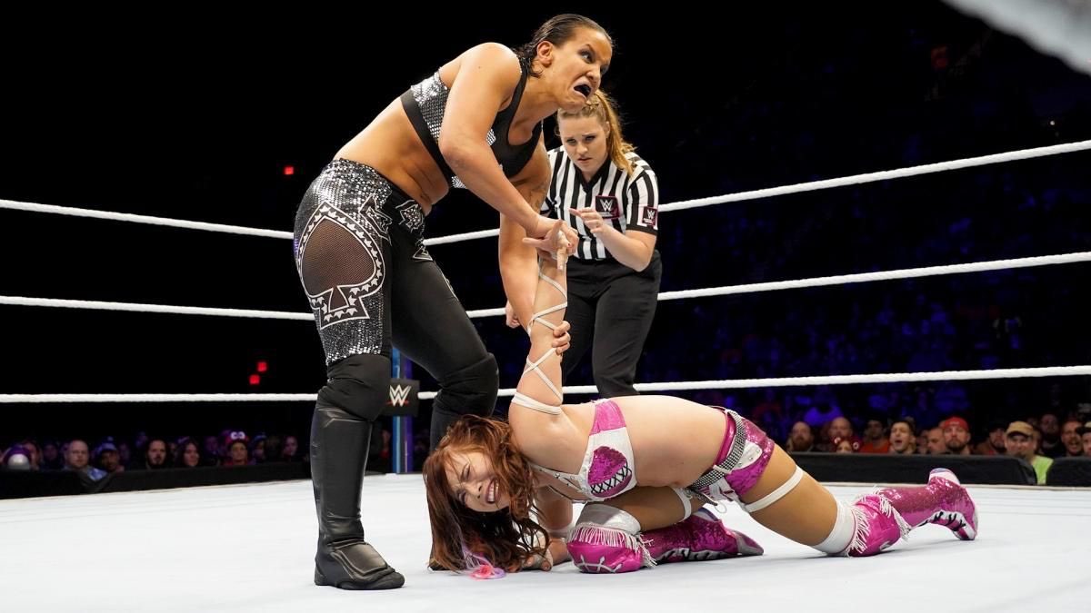 • Kairi Sane vs. Shayna Baszler / EVOLUTION Un très bon match solide avec un réel storytelling et des actions crédibles. Le résultat est décevant mais Kairi et Shayna ont produit ce soir là leur meilleur match en solo. C’était très très bien.