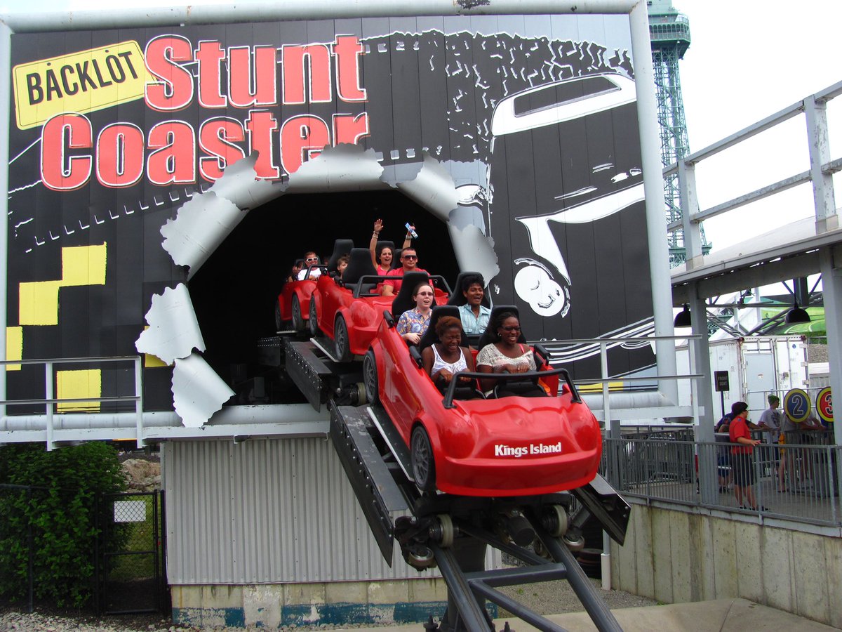 backlot stunt coaster (2005-present) is a premier rides family launched coaster. the lap bars are BRICKS thoooo