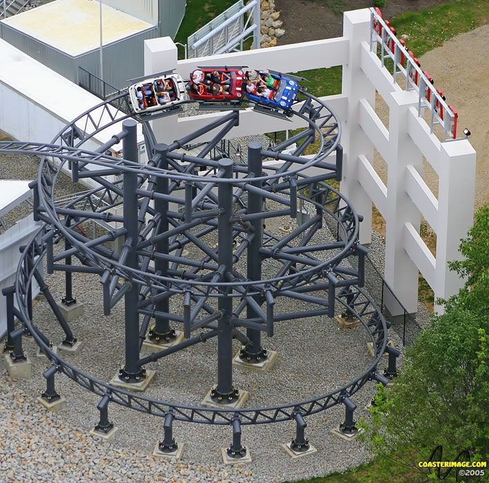 backlot stunt coaster (2005-present) is a premier rides family launched coaster. the lap bars are BRICKS thoooo