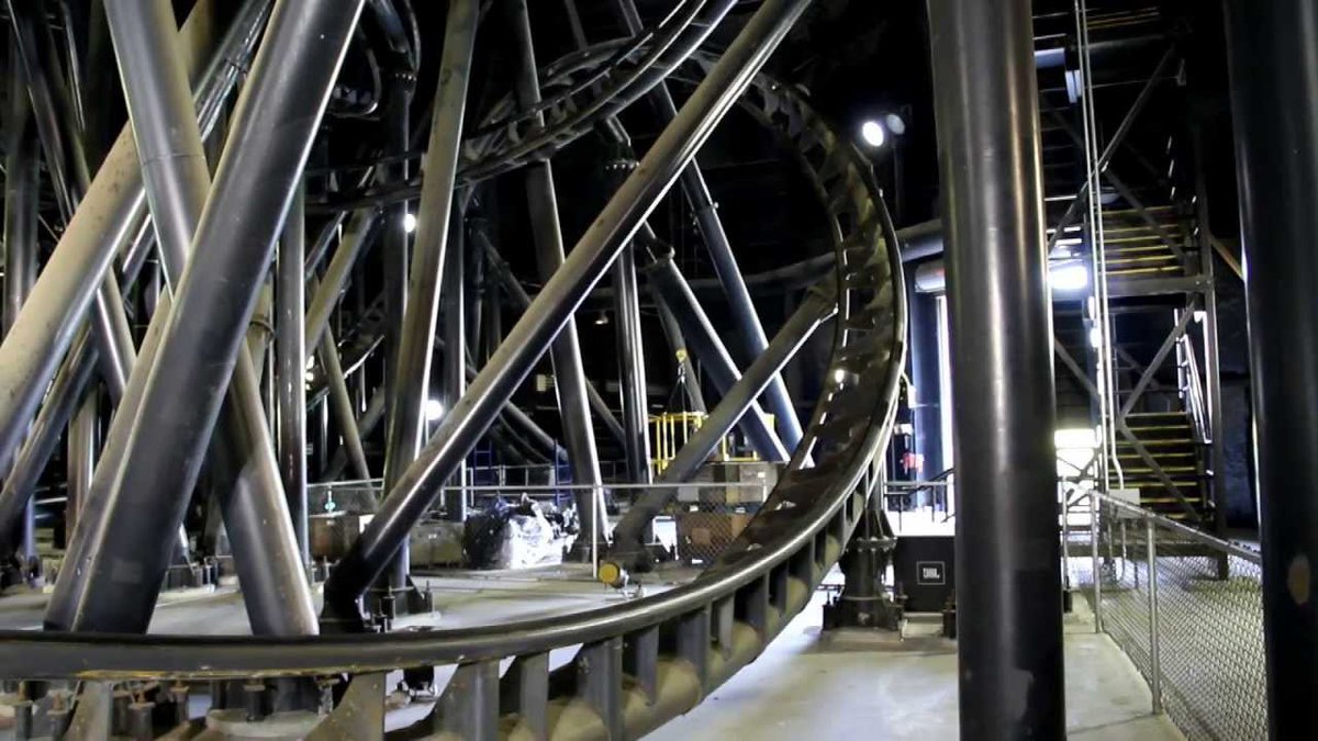 flight of fear (1996-present) is premiere rides LIM launch spaghetti bowl coaster. its also indoors nd its pretty dark. oh and smoke came out of it once??