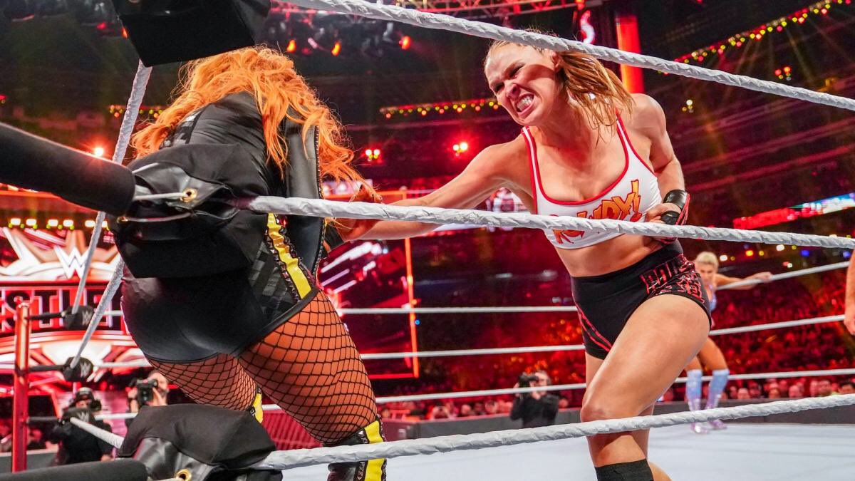 • Becky vs. Charlotte vs. Ronda / Wrestlemania 35.Un match très sous estimé. Il est physique et dynamique, aucun temps de pause, l’action s’enchaîne et les filles se battent comme des lionnes. C’est un gros match malgré une fin décevante. Il mérite plus de reconnaissance.