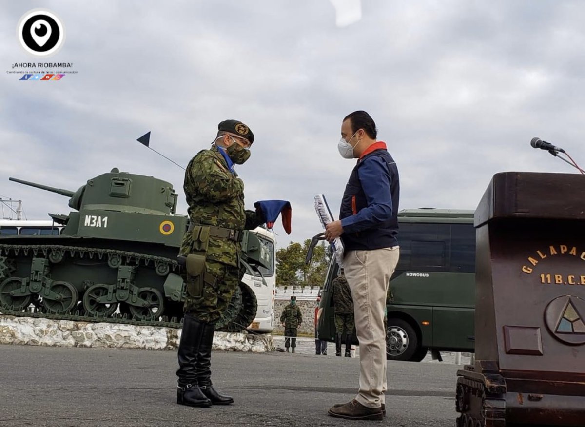 AhoraRiobamba's tweet photo. #Actualidad #AhoraRiobamba

Al conmemorarse 198 años de la #BatallaDeTapi, militares, policías, bomberos, médicos, enfermeras y servidores públicos quienes afrontan la #emergencia en primera línea, recibieron el símbolo de la ciudad con mucho orgullo, alegría y esperanza. https://t.co/IxD6MMn9s4