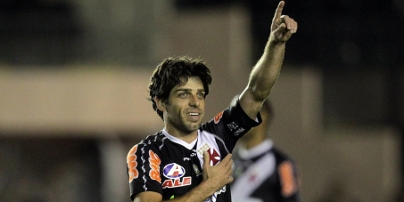 OL_Portugues's tweet photo. Ouvimos dizer que hoje é aniversário de @saojanuario... 🧐

Procede, @VascodaGama?! 

Feliz aniversário para a Colina Histórica! 🏟️

#SaoJanuario93 https://t.co/w4sAZeCfqB
