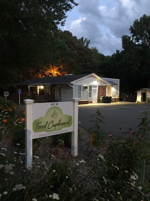 HSDeepDive's tweet image. Find out how to help the @hsfoodcupboard cover their extra demand in today's episode! We heard straight from Director Pat Haggard...listen wherever you get your podcast fix or at buzzsprout.com/466738/3437941