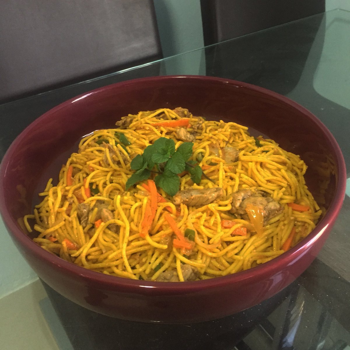KgosidintsiRese's tweet photo. On the second episode of #WifeMaterialThatTalksBackAtMen we made a chicken stir-fry,this meal takes less than 30 minutes of your time and gives you a chance to insult men on social media,serves 4.
#ResegoCooks β₯οΈ https://t.co/m87jPHVllT