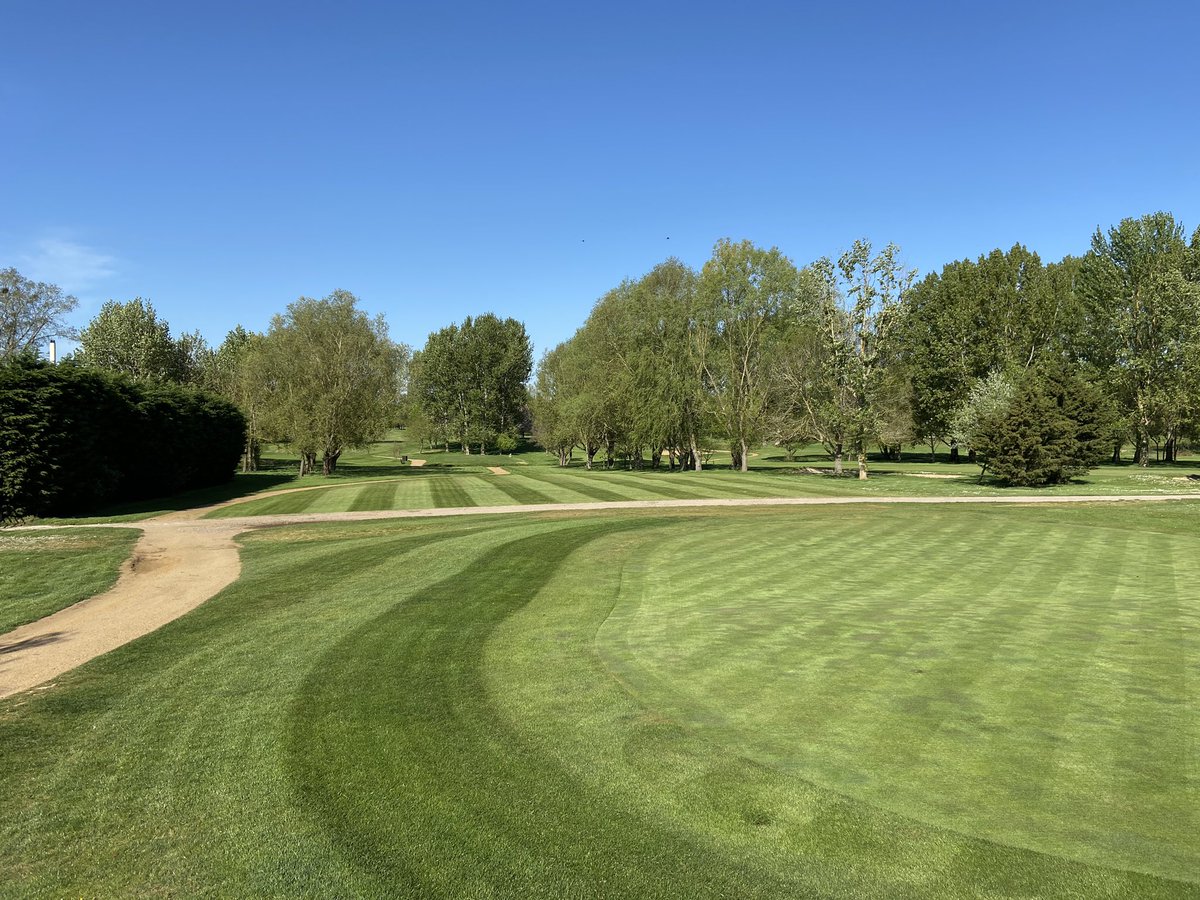 Looking back down the Par 3 11th ⛳️