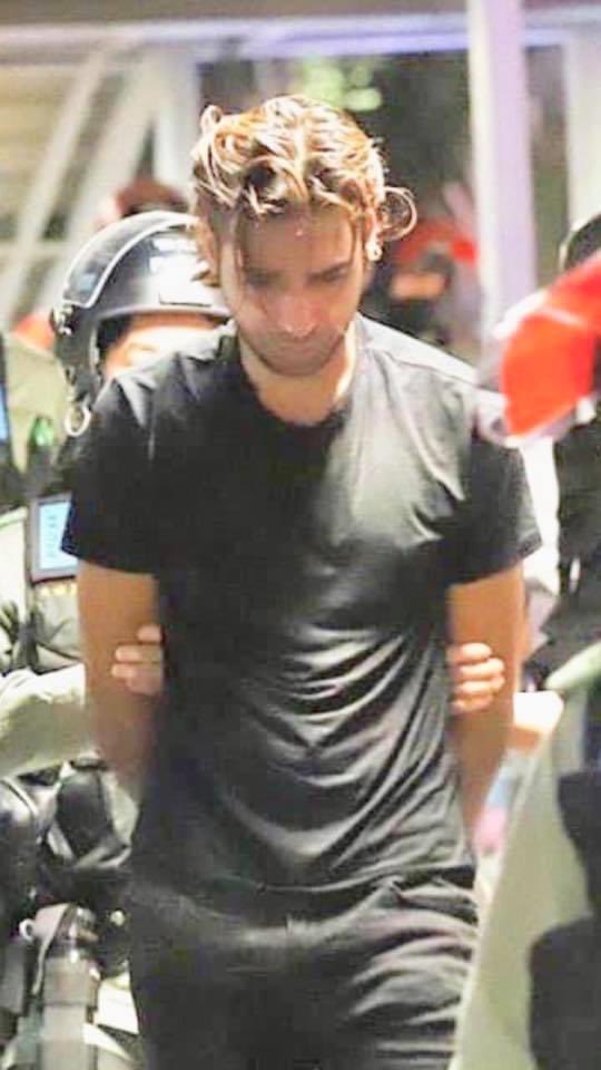 21/4 He is a South Asian and was arrested at Yuen Long Pedestrian Overpass. The arrest was unharmed. Please spread out this post to his family to know of him has arrest so that his family can help him find a lawyer!

21/4 元朗被捕南亞裔人士被捕時四肢健全冇受傷，幫手推爆俾佢家人知