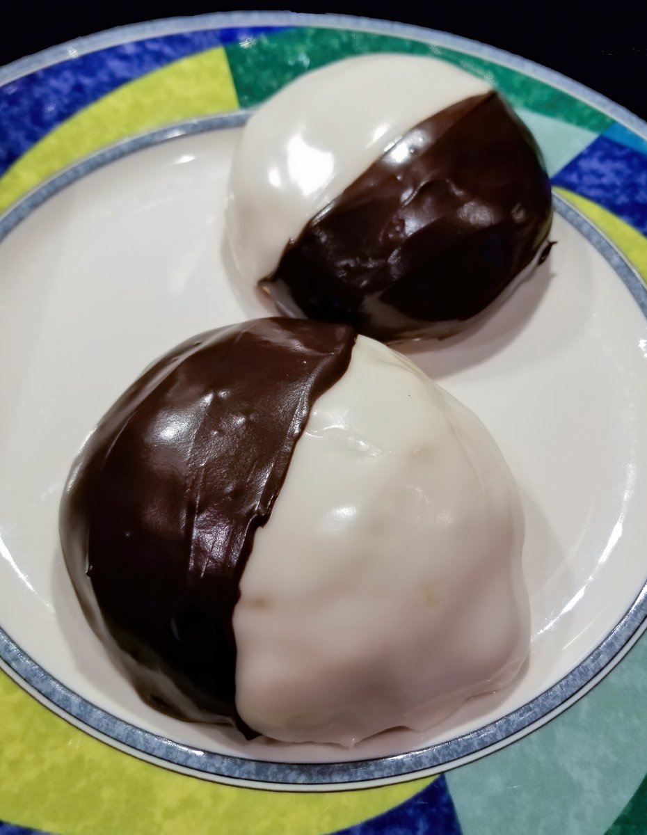 Don’t forget to tune in! Join me at 2pm ET today on FB Live. We’ll learn to make Black and White Cookies. A delicious and fun way to incorporate math and science into something yummy! Ingredients are on my FB page <a href="/chefgailsokol/">Chef Gail Sokol</a>.
#bakingwithkids #baking #foodie #cookies