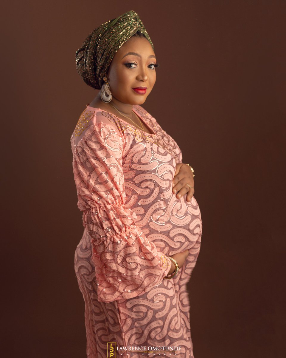 omotundegbenga's tweet photo. Making the decision to have a baby is momentous. It is to decide forever to have your heart go walking around outside your body. 
MUA @ritarosebeauty 
Photography @LopStudiosNG 
Costume @hajjewels_houseofstyle 
#materniy #maternityshoot  #LawrenceOmotundePhotography #lopstudios https://t.co/ikEFmNDvJo