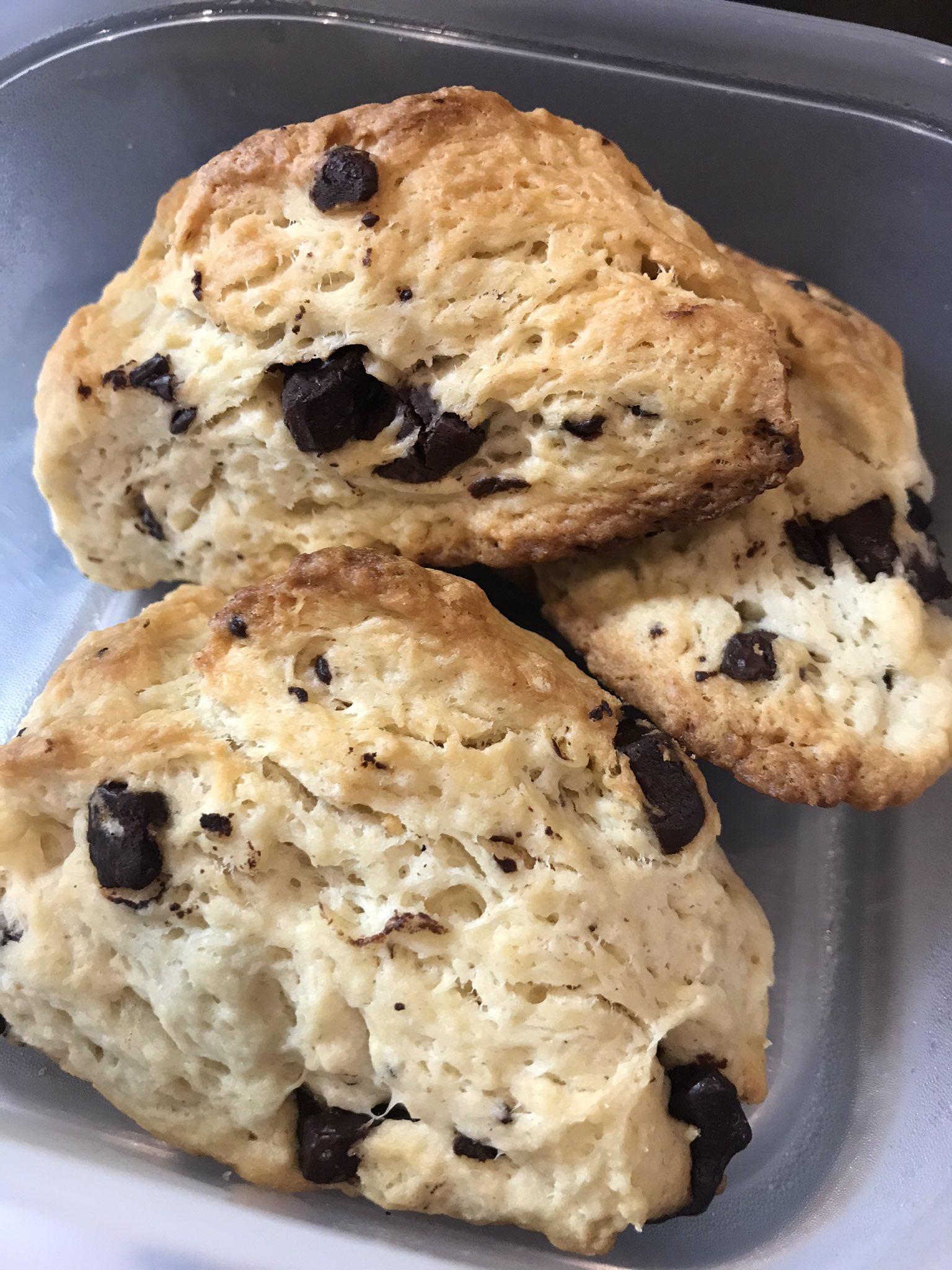 リリー 真夜中にスコーン Youtubeで見かけた スターバックスみたいなチョコレートチャンクスコーンを作ってみた O グラレピ グラレコ レシピ T Co 39hcaip7rr Twitter