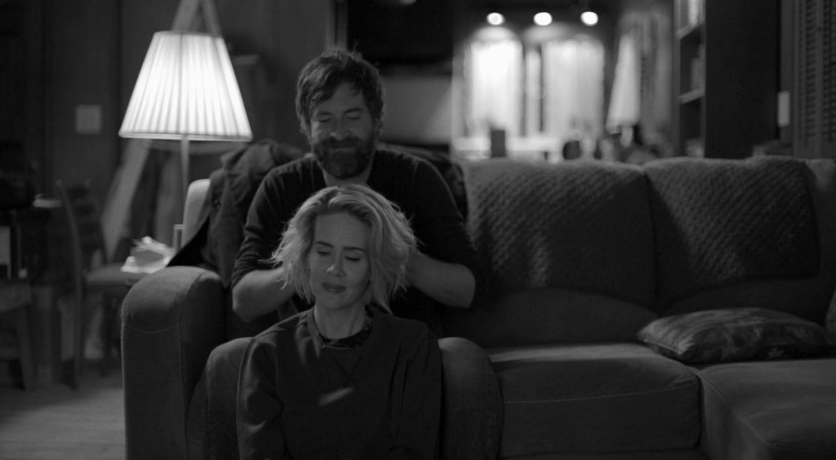 levmauc's tweet photo. ¿Que pasaría si te encuentras con tu expareja 20 años después? No os perdáis en Netflix la maravillosa BLUE JAY, una historia sobre el primer amor, nostalgia y reencuentros que por momentos recuerda a Before Sunset de Linklater. La química entre ambos es sensacional. https://t.co/S8J62dL7ed