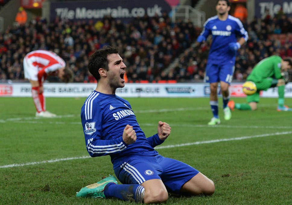 On 31 December 2016, Fàbregas recorded his 100th Premier League assist in his 293rd appearance in Chelsea's 4–2 home victory over Stoke City; he became the fastest player in Premier League history to reach this landmark, taking 74 fewer appearances than Ryan Giggs.