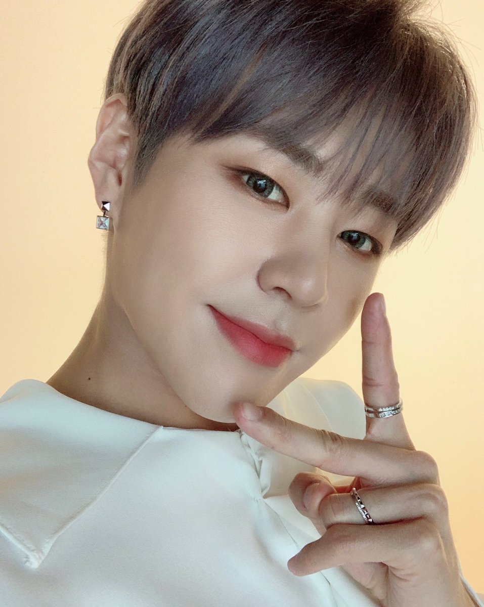 imfact_twt's tweet photo. 태호. 
임팩트 거짓말이야 첫 방 👏👏👏
응원해줘서 고마워 이프들❤️

#임팩트 #태호 #거짓말이야 #더쇼 #컴백 https://t.co/clSRlFgSNQ