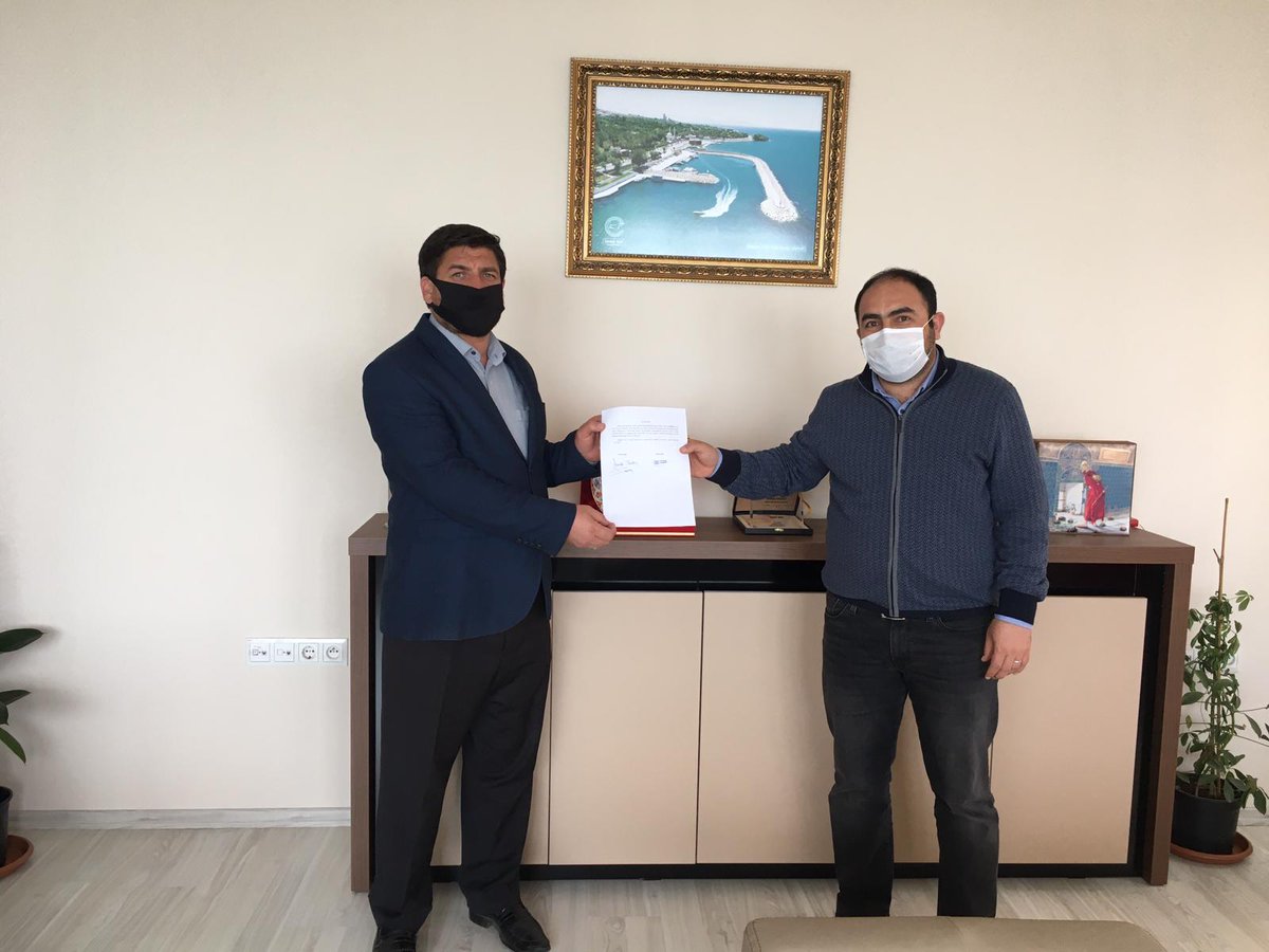 MUSIADVan's tweet photo. Başkan Yardımcımız @faruk_tasan tarafından Vefa Sosyal destek kapsamında dağıtılmak üzere hazırlanan gıda kolileri @edremitbldvan Başkan Yardımcısına tutanakla teslim edildi.@AKaanTR @ahmetsekerli_tr @MUSIAD @ismailssay https://t.co/jYBNtJpPMB
