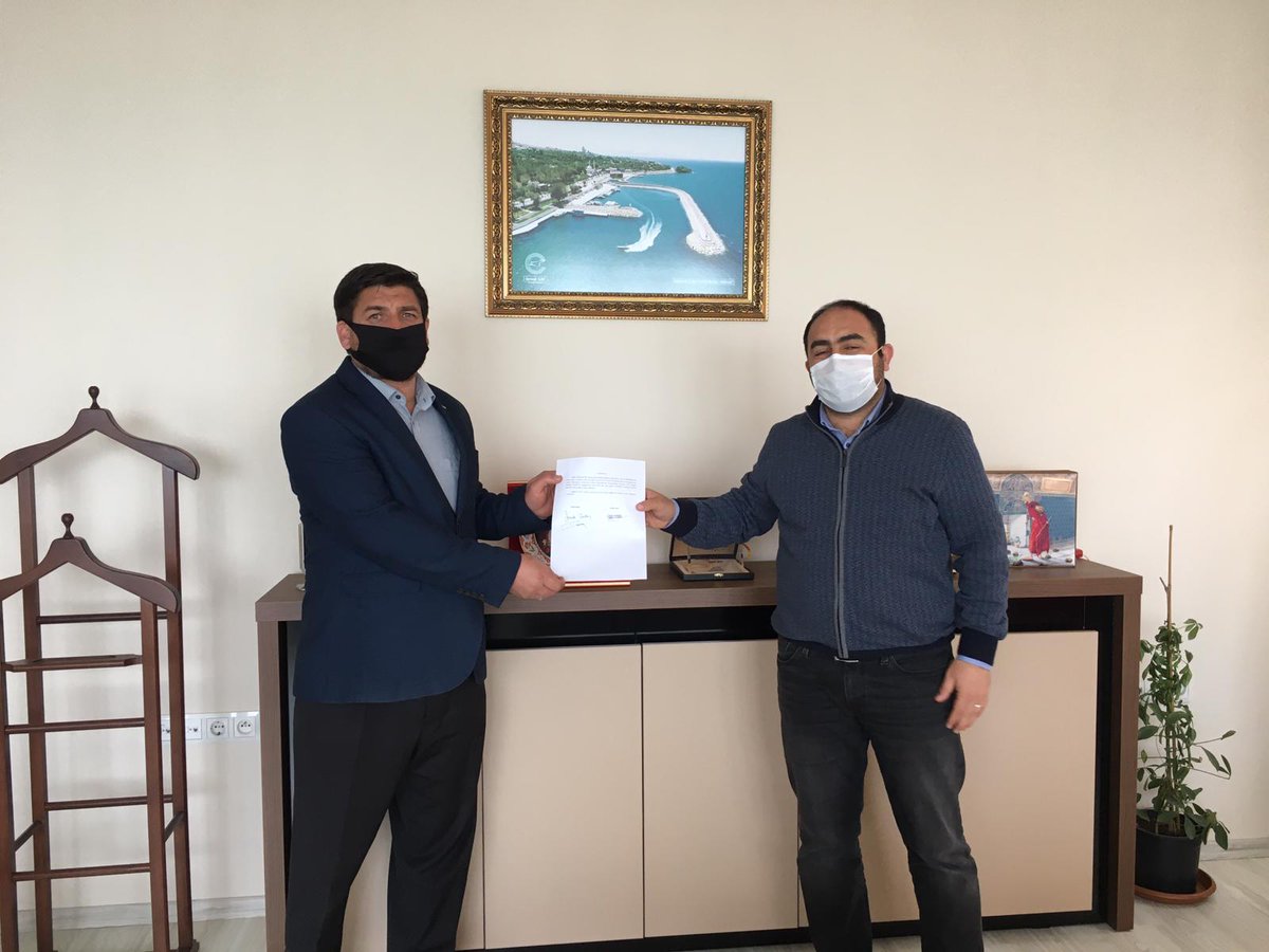 MUSIADVan's tweet photo. Başkan Yardımcımız @faruk_tasan tarafından Vefa Sosyal destek kapsamında dağıtılmak üzere hazırlanan gıda kolileri @edremitbldvan Başkan Yardımcısına tutanakla teslim edildi.@AKaanTR @ahmetsekerli_tr @MUSIAD @ismailssay https://t.co/jYBNtJpPMB