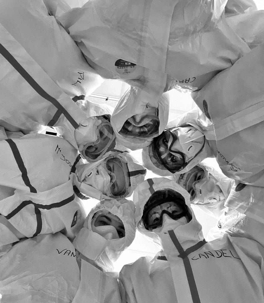 icscat's tweet photo. Força. Això és el que ens transmeten aquestes 📷 ⬇️ Són de l’Hospital @hgermanstrias Les han fetes les infermeres del torn de nit @sandy0974 @MonicaMatons
No hi ha virus que pugui, amb la creativitat! Moltes gràcies per compartir-les!!!
#JoActuo #EnsEnSortirem https://t.co/RDSj1PGj55