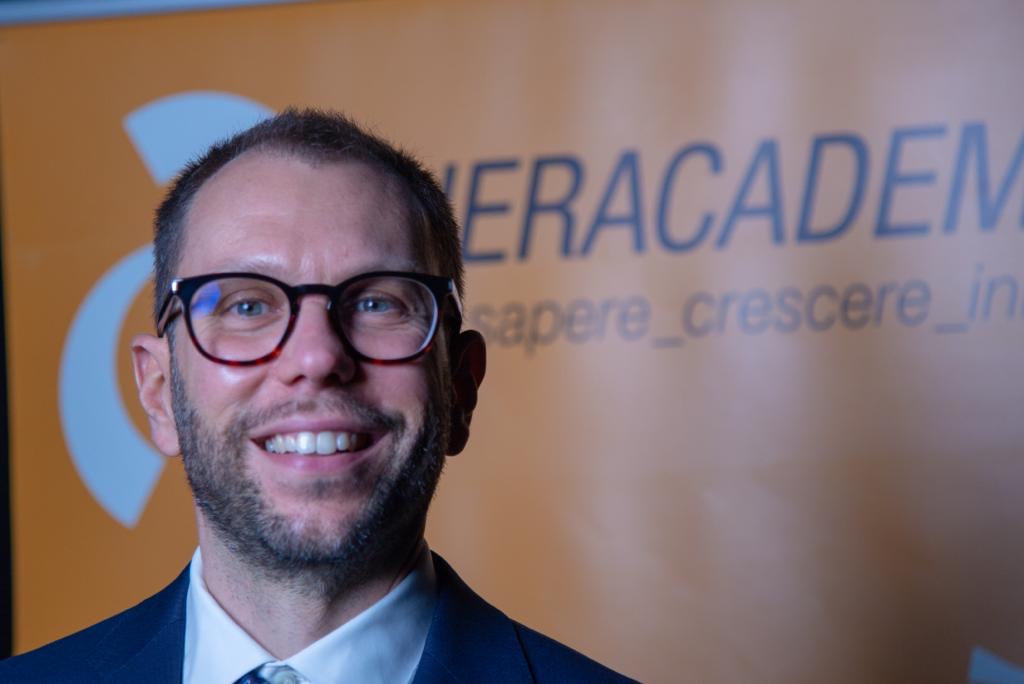 LinC_Magazine's tweet photo. Com'è possibile ripensare l'organizzazione di un'azienda al tempo del #COVID19? Lo racconta Ugo Canonico, responsabile formazione corporate del @GruppoHera in un'intervista rilasciata a @DianaCavalcoli per Linc: https://t.co/pot5oGjVou https://t.co/YufgUfgAnz