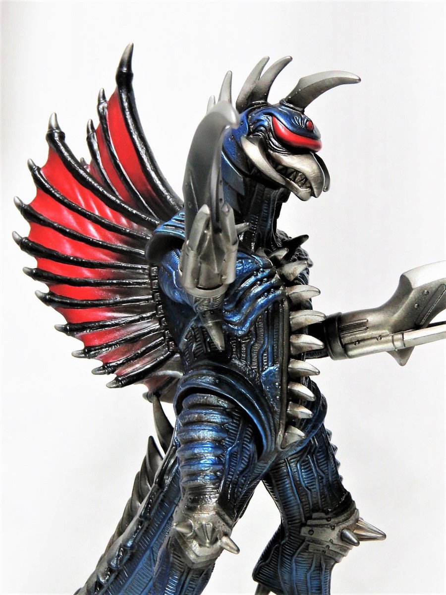 ムービーモンスター ガイガン リペイント完成。 2枚目が素体との比較