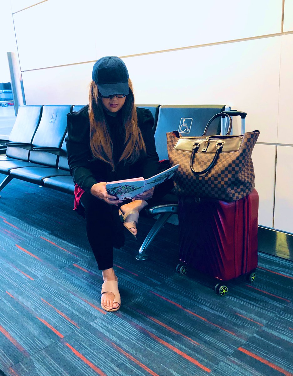 ShebaMystique's tweet photo. Empty airport, empty flight. Probably about 30 passengers total. I have the entire exit row all to myself.
#socialdistancingatOhare
#emptyflight https://t.co/GTPld6AyOR