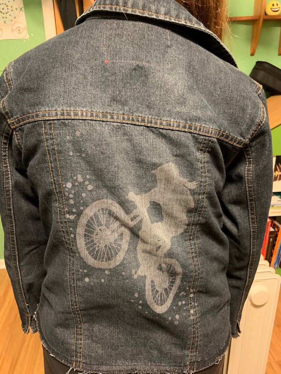 westvirginiamtb's tweet photo. Check out these amazing laser-etched MTB-themed jackets created by Huntington Express student athlete Capri Roma and her dad, Aaron.
Incredible work, guys!
#WVICL #NICA #morekidsonbikes #moregirlsonbikes #wvrocks https://t.co/66Ds2NEUOj
