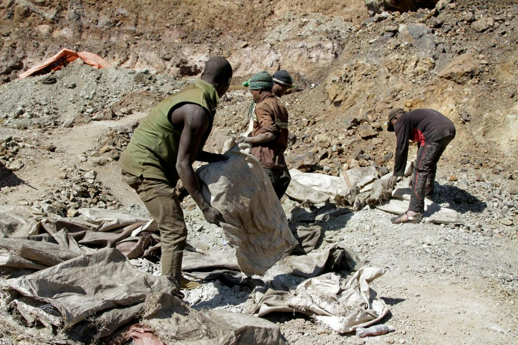 ReutersBiz's tweet image. Congo artisanal cobalt programme expands with industry backing reuters.com/article/us-con…