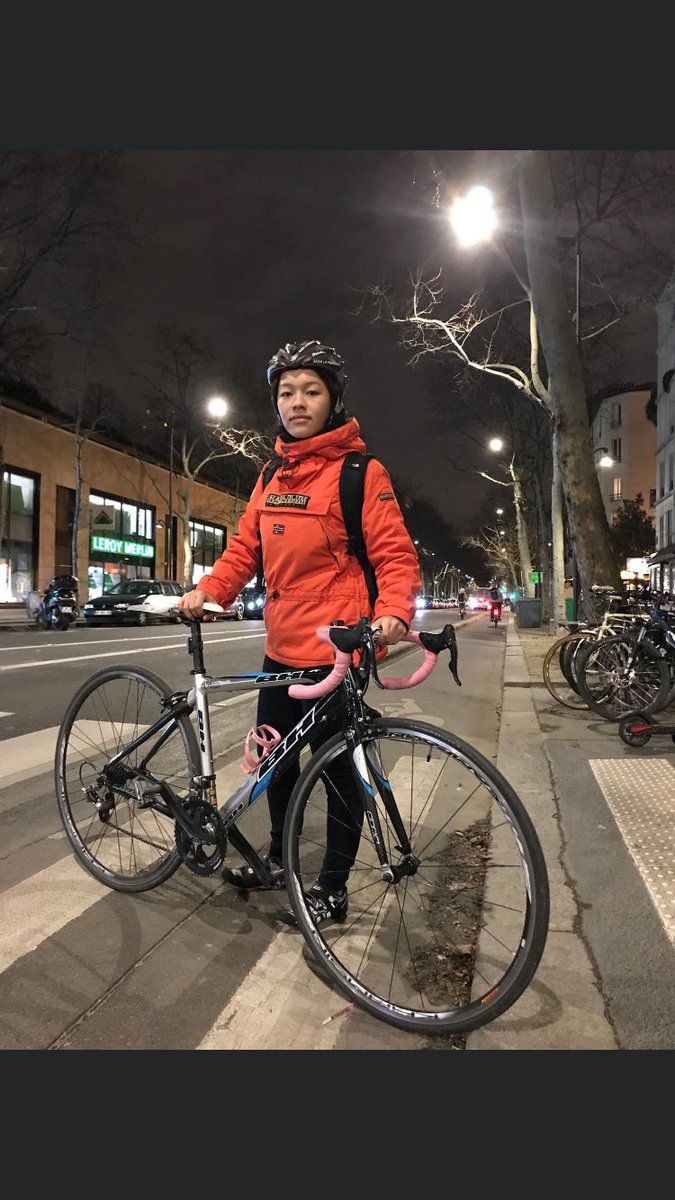 mompontet's tweet image. Ma nièce L.  a 25 ans. Sans  compter sa fatigue, elle travaille à l’hôpital Sainte-Anne à Paris dans ces temps de crise. Et je voudrais dire au bâtard qui cette nuit a volé son vélo dans l’enceinte de l’hôpital qu’il n’est qu’1 merde. Et si vous apercevez ce vélo… RT thanks