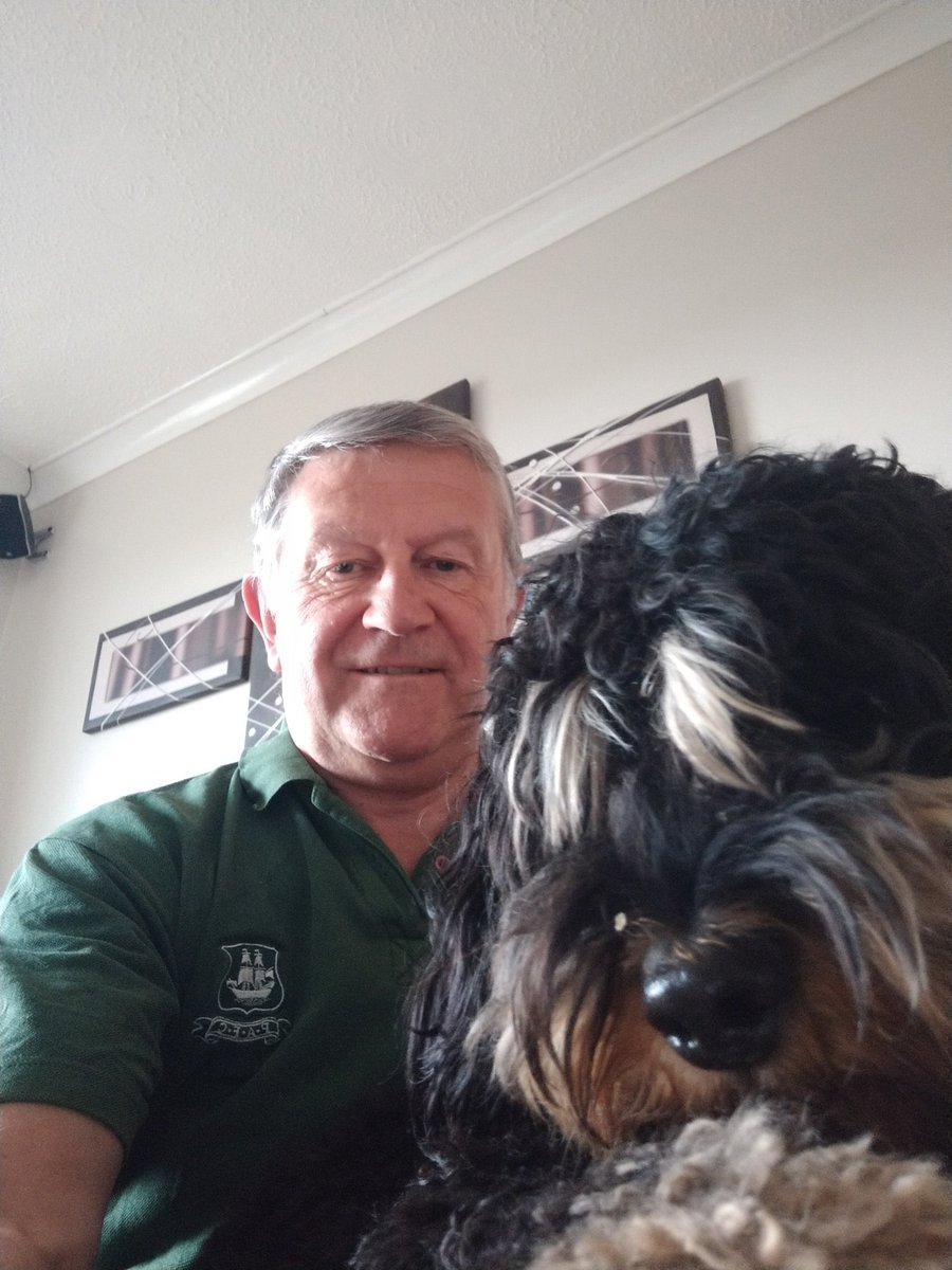 This is Baily. Baily attempted to take a picture of his pet  @NeilJon84603173 for the Pet Showdown. He used a press interview of  @rlowe15 to keep Neil looking towards the camera, but after 16 attempts he settled for the best one.  #ArgylePet