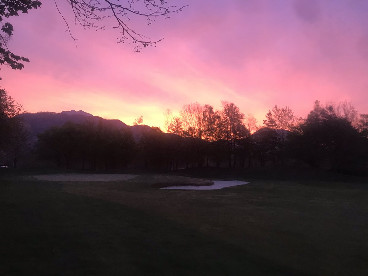 CentenaryHGK's tweet photo. Not quite the opening day set up @royalbledgolf I had planned for 2020 but it’s great to have golf back on the course, with restrictions in place to ensure everyone is safe Beautiful sunrise to get us going as well this am 😘😎 @SloveniaInfo @IMGgcs @BIGGALtd @GCSAA @IMGgolf https://t.co/uo8JgqW8ob