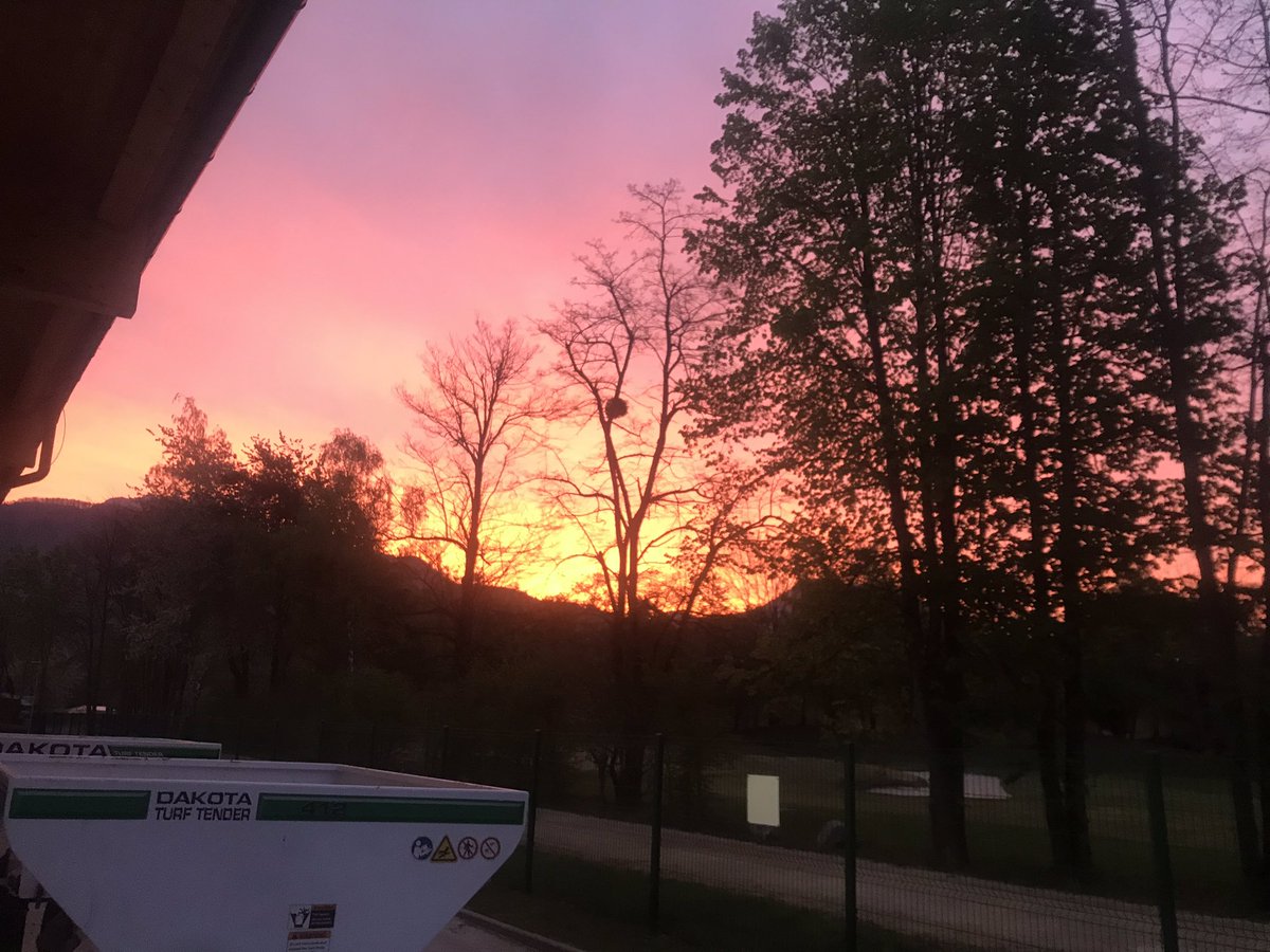 CentenaryHGK's tweet photo. Not quite the opening day set up @royalbledgolf I had planned for 2020 but it’s great to have golf back on the course, with restrictions in place to ensure everyone is safe Beautiful sunrise to get us going as well this am 😘😎 @SloveniaInfo @IMGgcs @BIGGALtd @GCSAA @IMGgolf https://t.co/uo8JgqW8ob