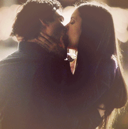 Elena Kisses Damon - 3x19 The Vampire Diaries 