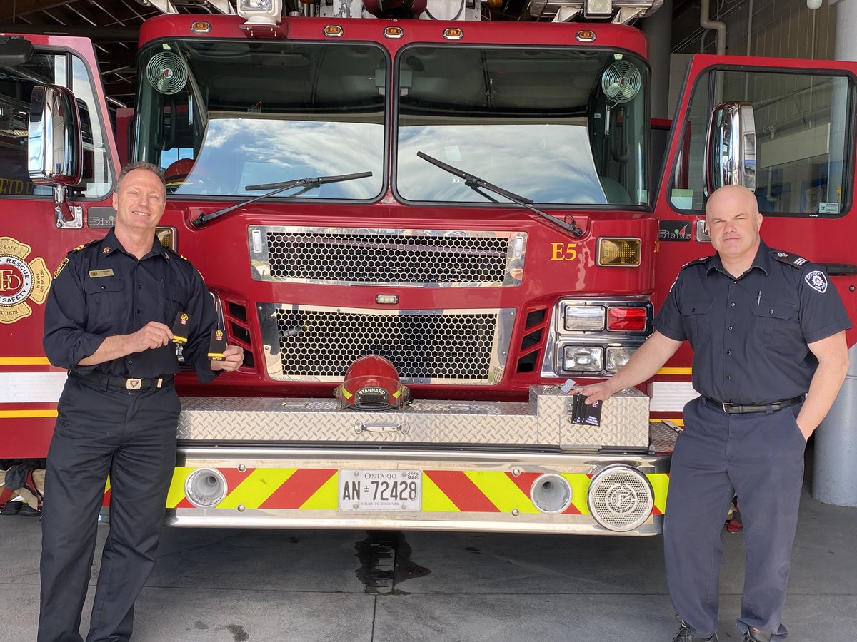 LdnOntFire's tweet photo. Congratulations to reclassified Senior Qualified Firefighter (Qualified Captain) FF Stannard-way to go! Wear your new red helmet with pride, helmet present by District Chief Braatz 👏🚒🇨🇦 #ldnont #PhysicalDistancing #lfdont - Ontario, Canada @LPFFA https://t.co/DiaQnivHXk