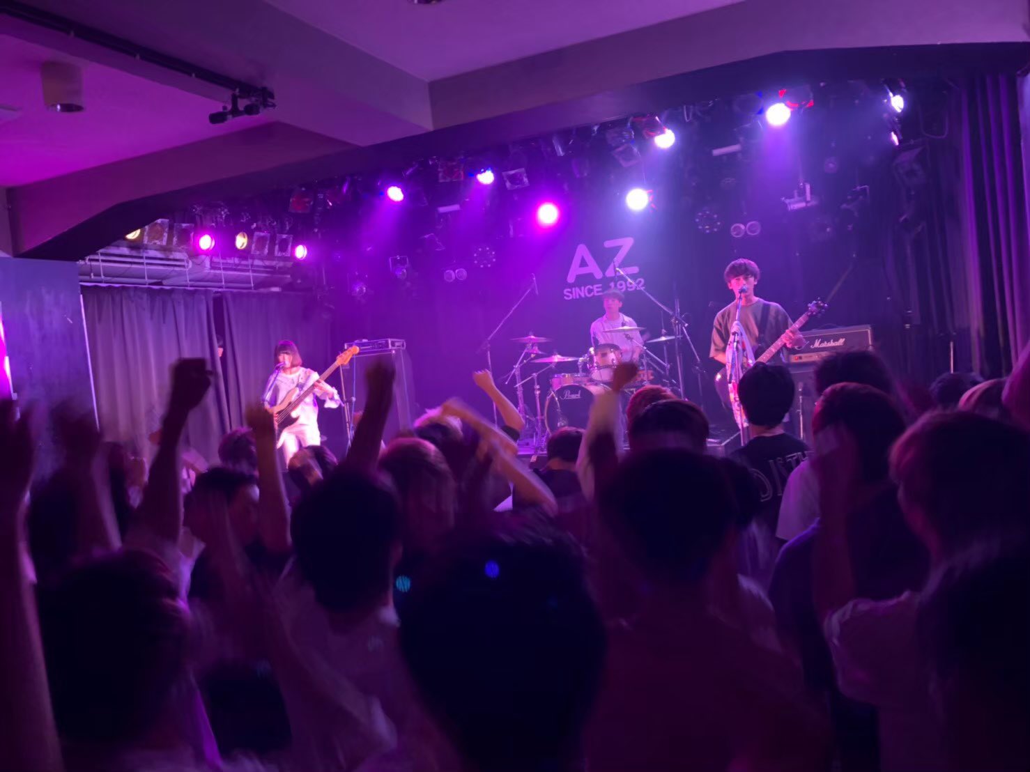 金沢工業大学フォークソング同好会 また Pop Az カレッジサミットといったイベントもあります これらは他大学も含め 各軽音団体の代表バンドが集まり ライブハウスで演奏をします 上手いバンドを間近で見て モチベーションも上がります Pop Azでは