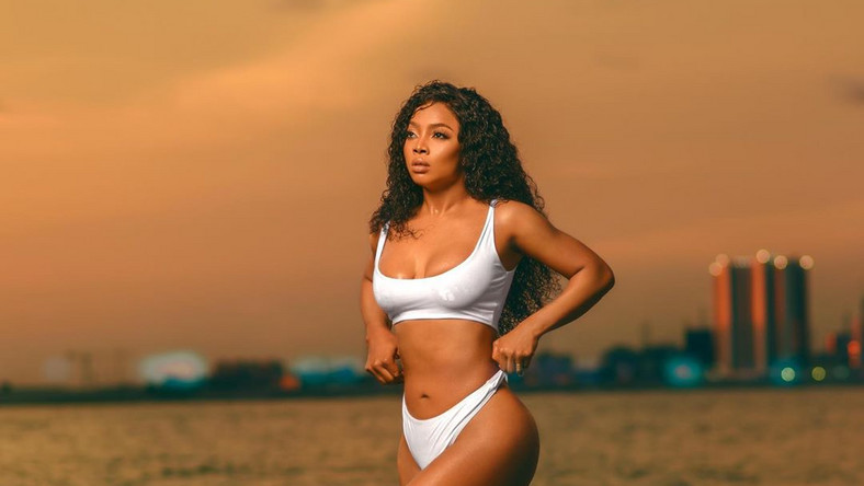 234gist's tweet image. Toke Makinwa reacts to threat by scammer shares 'photoshopped' nude photos, on Instagram - 234gist.prestigenigeria.com/2020/04/21/tok… - 234gist