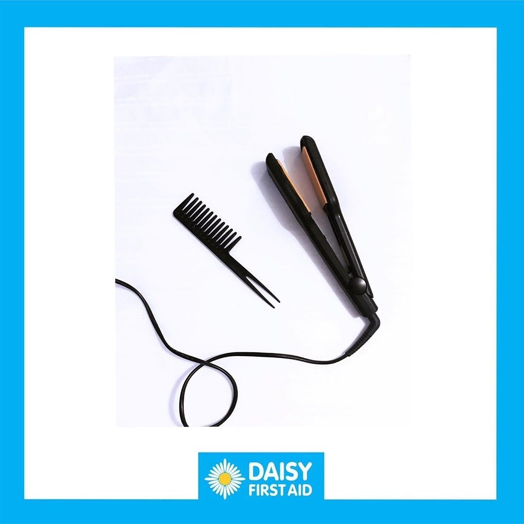 🌼Burns🌼
A cup of tea can be the most dangerous thing in your lounge, as a hot drink can scald a baby even 15 minutes after it has been made. 
Scarily, 95% of all childhood burns happen at home. 
Don’t forget other things like straighteners,pans on the hob, BBQs and the sun.