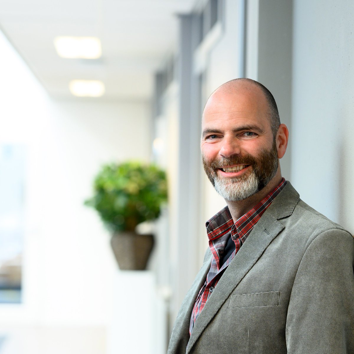 Al meer dan 10 jaar presenteert William de #ThuisBingo van <a href="/focuscura/">FocusCura</a>. Dat leverde heel wat mooie momenten op. Lief en leed deelde hij met deelnemers. In dit artikel vertelt hij over de mooie geschiedenis van deze bijzondere bingo: fc.care/Thuisbingo-top…