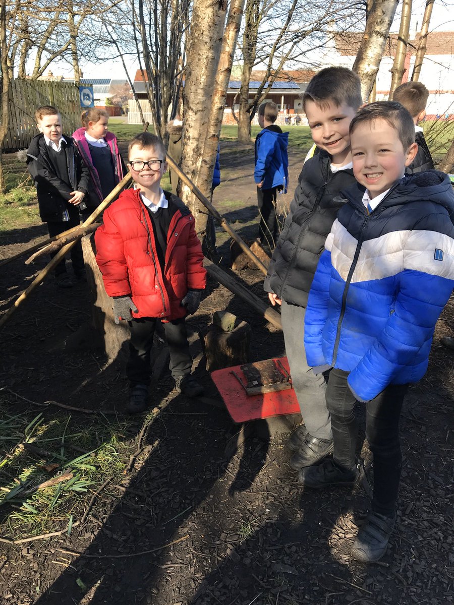 Throwback to a day in March when P2/3 and P3B worked together to make some environmental art 🖼 🍁