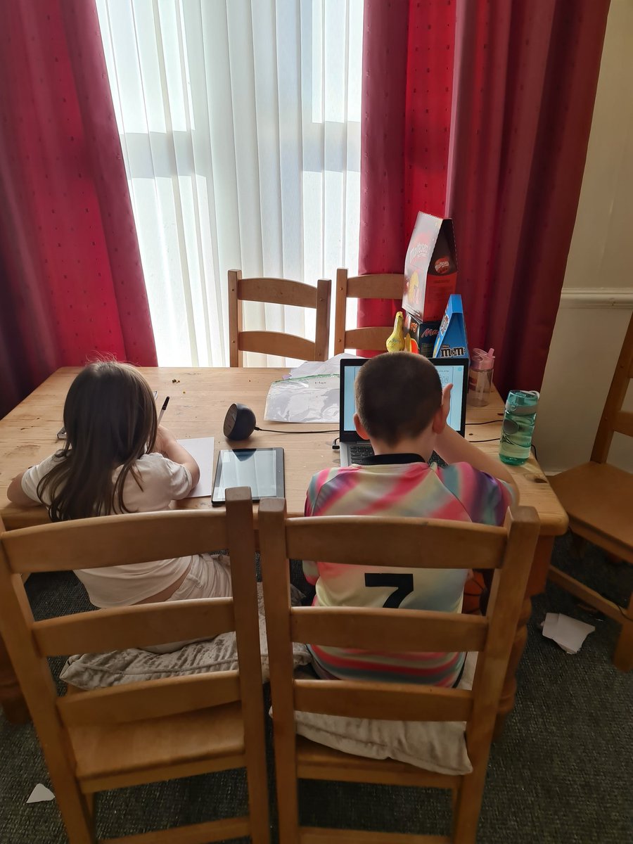 Emilyoz91's tweet photo. @squirrelSomerv1 @sycamoreSomerv1 Max &amp; Francesca working hard on @Seesaw ...getting fed up of home school tho 👩‍🏫👨‍🏫 https://t.co/WFVX79wT25