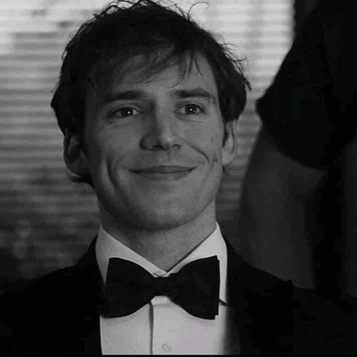 .

"لا حروب بيننا 'لأني لم أكره من احببت يومآ "

                                                               .